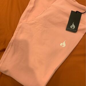 RYDERWEAR salmon leggings with the scrunch butt brand new.